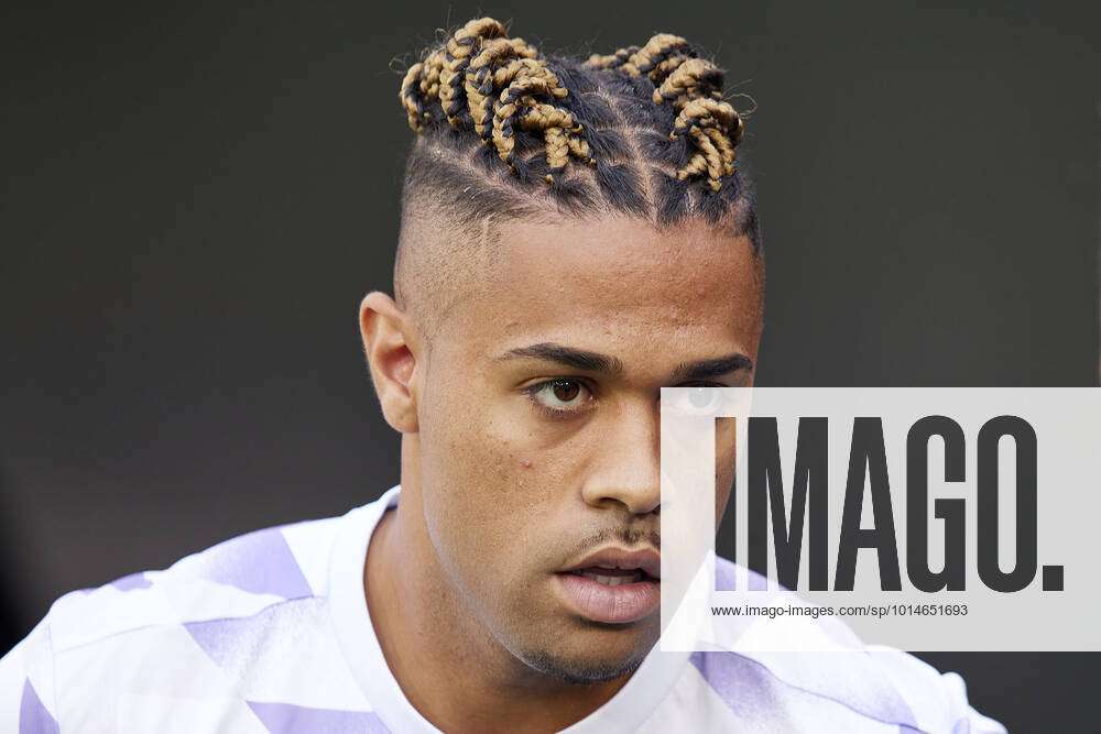 Mariano Diaz of Real Madrid hairstyle during the La Liga match