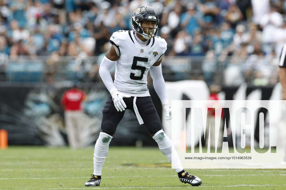 December 18, 2022: Jacksonville Jaguars safety Andre Cisco (5) runs onto  the field before the game