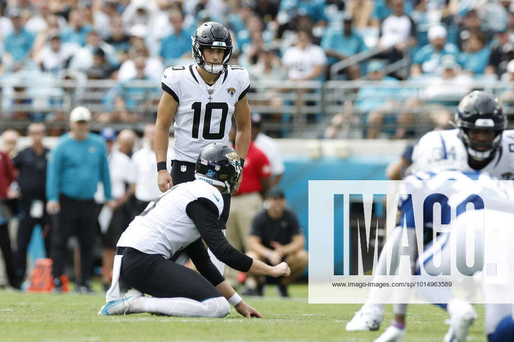 JACKSONVILLE, FL - SEPTEMBER 18: Jacksonville Jaguars place kicker Riley  Patterson (10) lines ups or