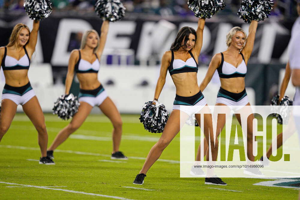 philadelphia-pa-september-19-philadelphia-cheerleaders-perform