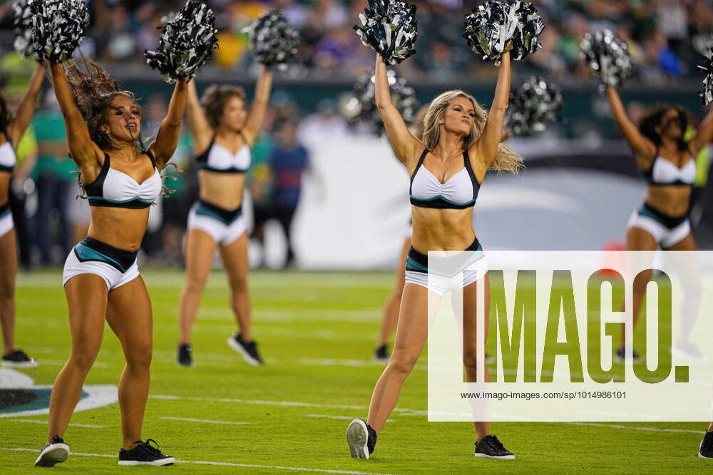 philadelphia-pa-september-19-philadelphia-cheerleaders-perform