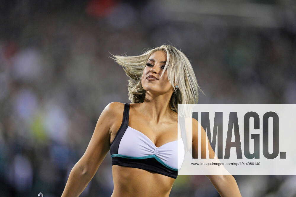 philadelphia-pa-september-19-philadelphia-cheerleaders-perform