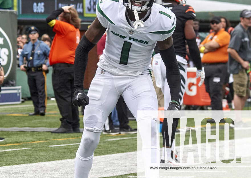 East Rutherford, New Jersey, USA. 25th Sep, 2022. New York Jets cornerback Sauce  Gardner (1) reacts after breaking up a pass intended for Cincinnati Bengals  wide receiver Ja'Marr Chase (1) (not pictured)