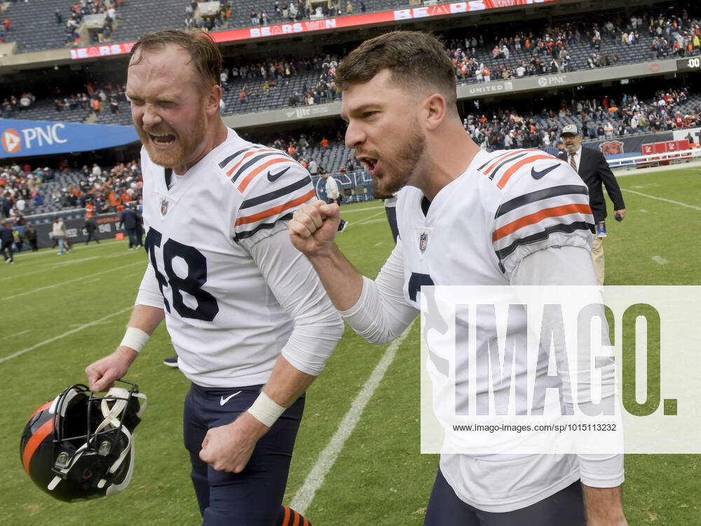 Chicago Bears long snapper Patrick Scales (48) and place kicker Cairo  Santos (2) celebrate the Bears