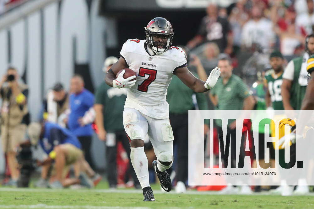 TAMPA, FL - SEPTEMBER 25: Tampa Bay Buccaneers Running Back Leonard ...