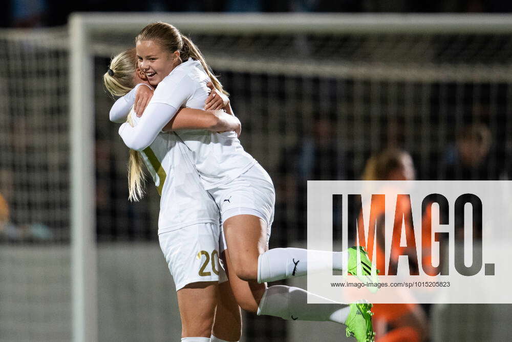 220929 Rosengards Tilde Björklund and Hanna Stenberg celebrate