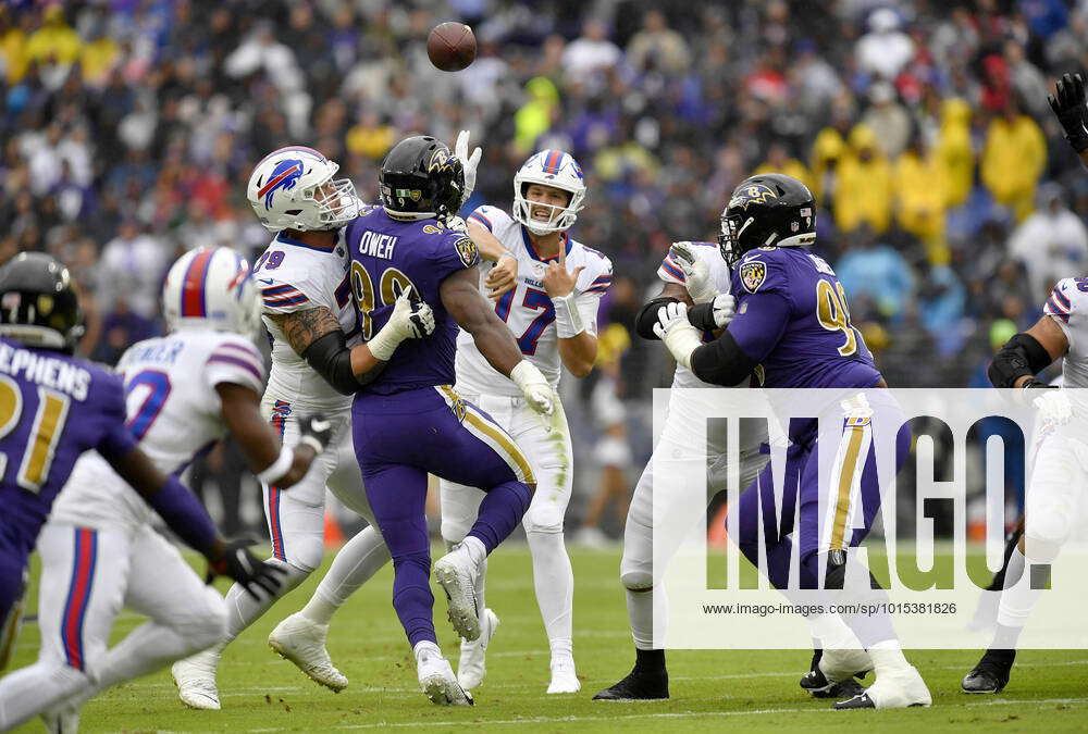 BALTIMORE, MD - OCTOBER 02: Baltimore Ravens Rush Linebacker Odafe ...