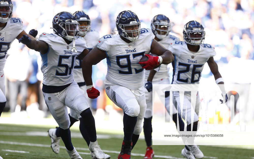 INDIANAPOLIS, IN - OCTOBER 02: Tennessee Titans Nose Tackle Teair Tart (93)  celebrates his