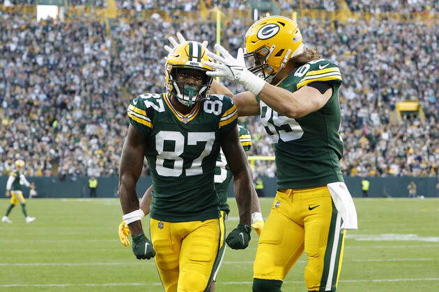 Green Bay Packers tight end Robert Tonyan (85) reacts after