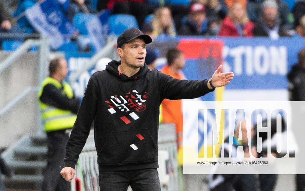 Robert Klauss, Coach 1 FC Nuernberg , Karlsruher SC vs 1 FC Nuernberg ...