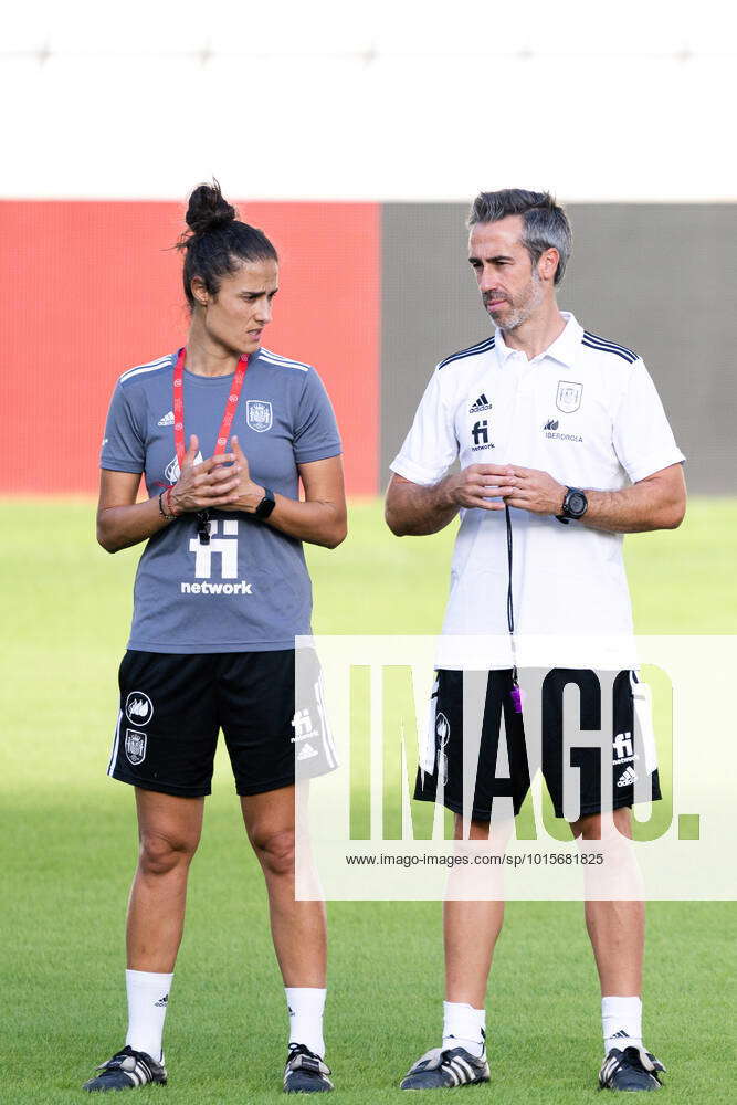 221006 Assistant coach Montserrat TomÃ and Coach Jorge Vilda of Spanish