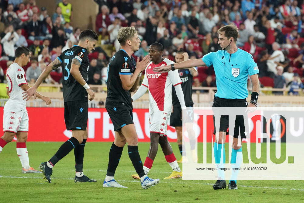 Giorgi Kruashvili (arbitre) - Jens Stryger Larsen (Trabzonspor ...