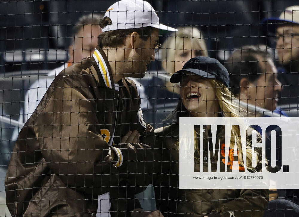 Emma Stone - New York Mets vs San Diego Padres in New York 10/07