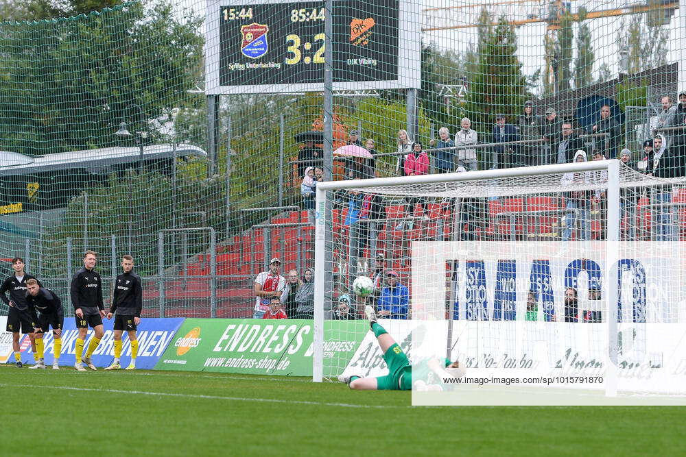 Sandro Weber goalkeeper, Vilzing, 33 saves the foul penalty of Mathias ...