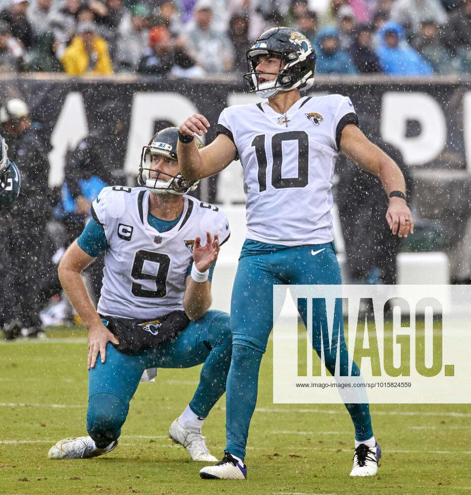 Jacksonville Jaguars place kicker Riley Patterson (10) makes a