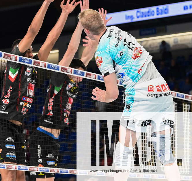 Attack of Mathijs Desmet 15 (Pallavolo Padova) during Cucine Lube ...