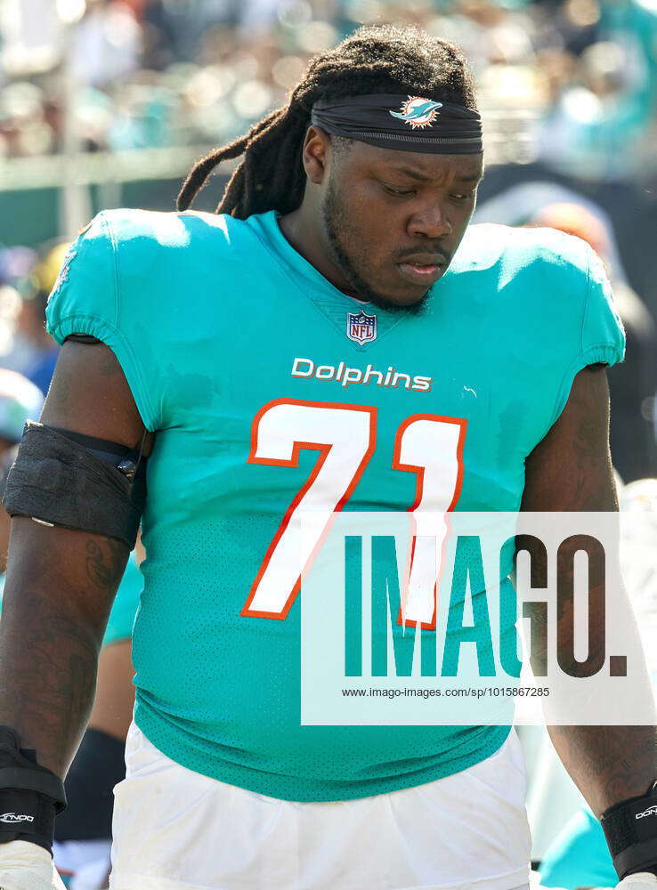 October 9, 2022, East Rutherford, New Jersey, USA: Miami Dolphins offensive  linemen Brandon Shell (7