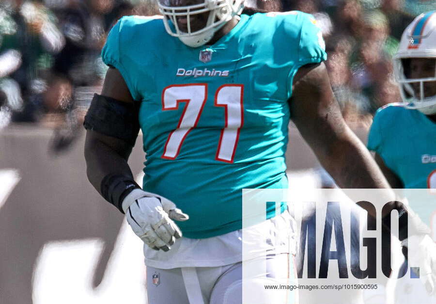 October 9, 2022, East Rutherford, New Jersey, USA: Miami Dolphins offensive  linemen Brandon Shell (7