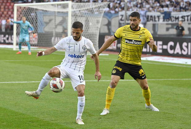 Antonio Marchesano, FCZ, re. Loris Benito, YB, FC Zürich - BSC Young Boys,  Super League, Fussball,