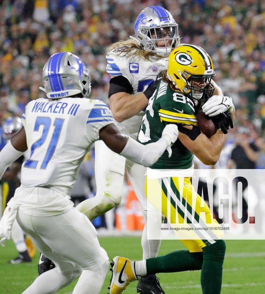 Green Bay Packers tight end Robert Tonyan (85) reacts after