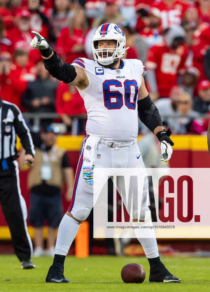 KANSAS CITY, MO - OCTOBER 16: Buffalo Bills center Mitch Morse (60)  communicates with his teammates