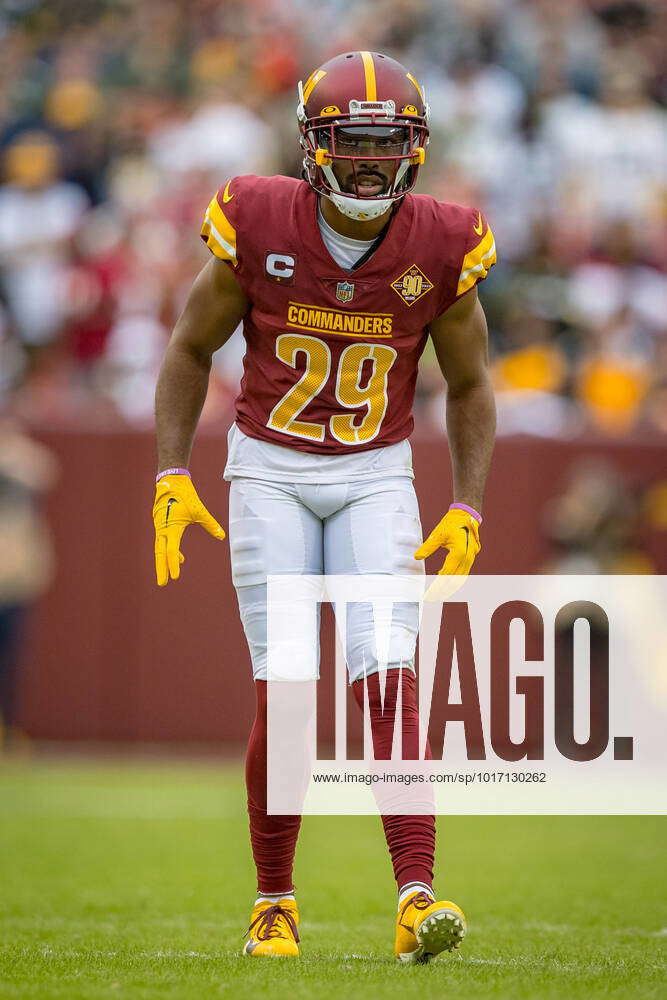 Washington Commanders cornerback Kendall Fuller (29) and