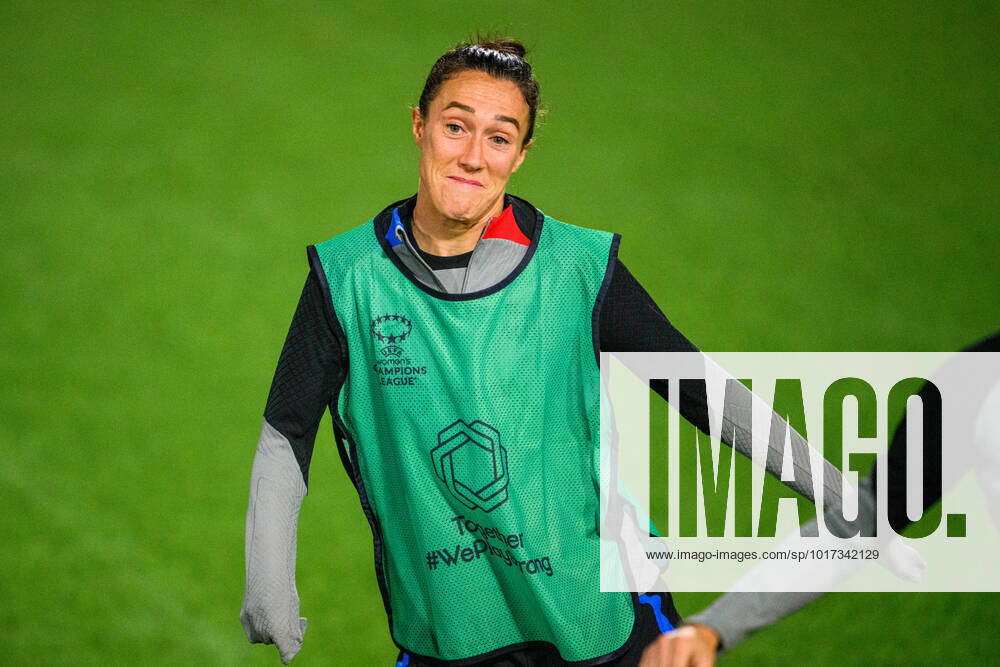 221026 Lucy Bronze during a training session with Barcelona on