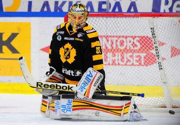 SKELLEFTEA 20101209 Skelleftea goalie Joacim Eriksson during Thursdays ice  hockey elite series