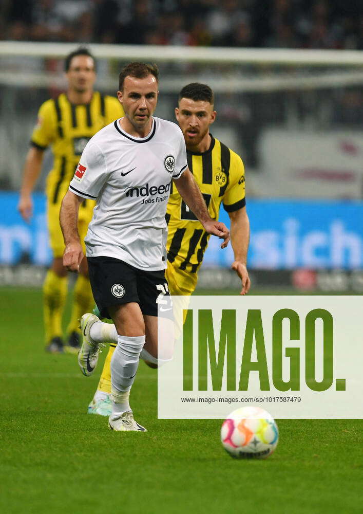 Mario Götze Vo Against Özcan Photographed At The Soccer Bundesliga