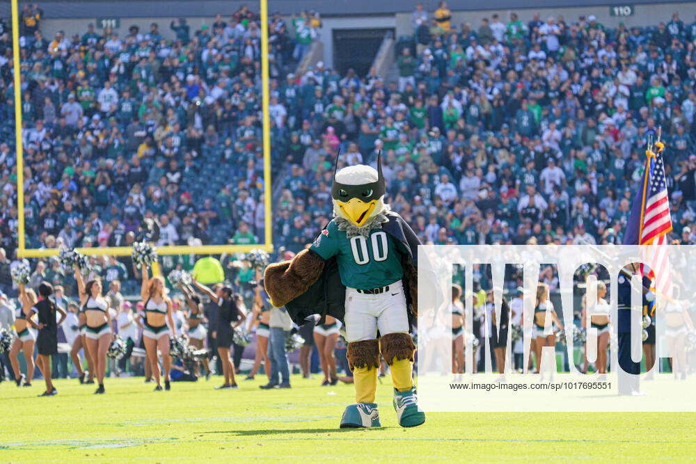 PHILADELPHIA, PA - OCTOBER 30: Philadelphia Eagles mascot Swoop wears a Batman  costume during the game between the Pittsburg Steelers and the Philadelphia  Eagles on October 30, 2022 at Lincoln Financial Field