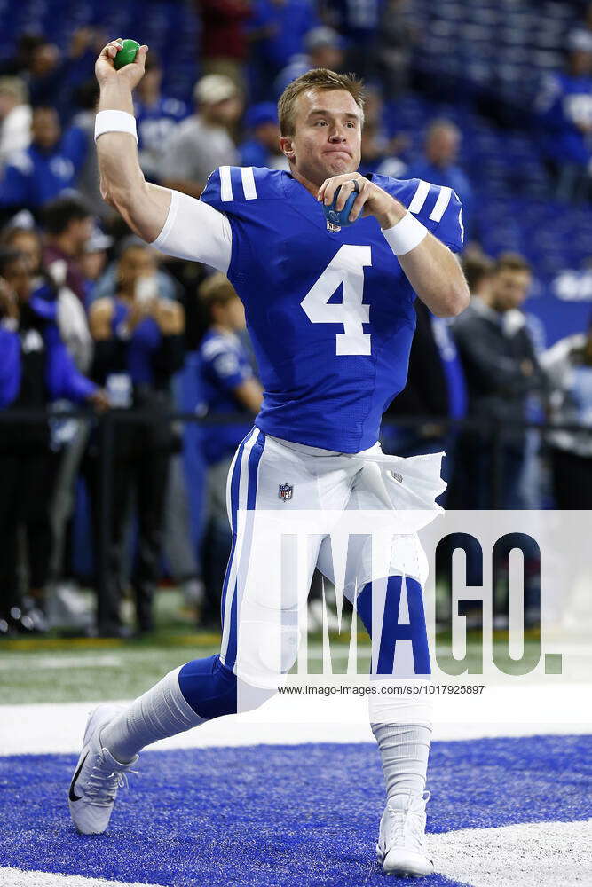 INDIANAPOLIS, IN - OCTOBER 30: Indianapolis Colts quarterback Sam Ehlinger  (4) warms up prior to an