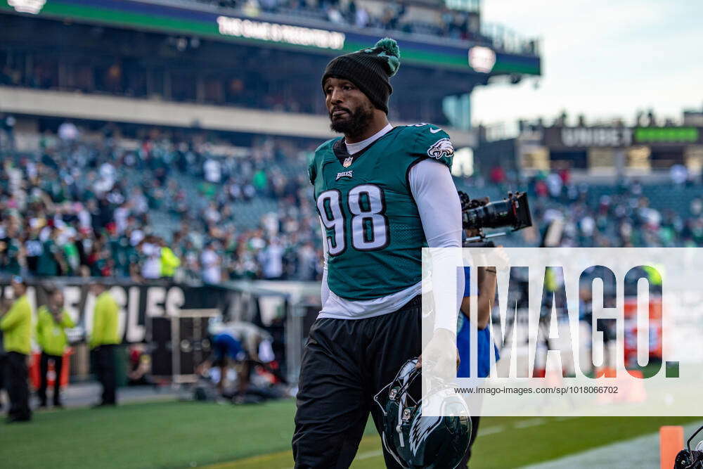 PHILADELPHIA, PA - OCTOBER 30: Philadelphia Eagles defensive end