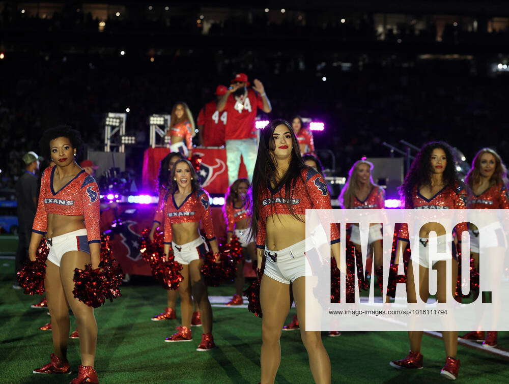 November 3, 2022: The Houston Texans cheerleaders dance during a halftime  performance by rapper Big