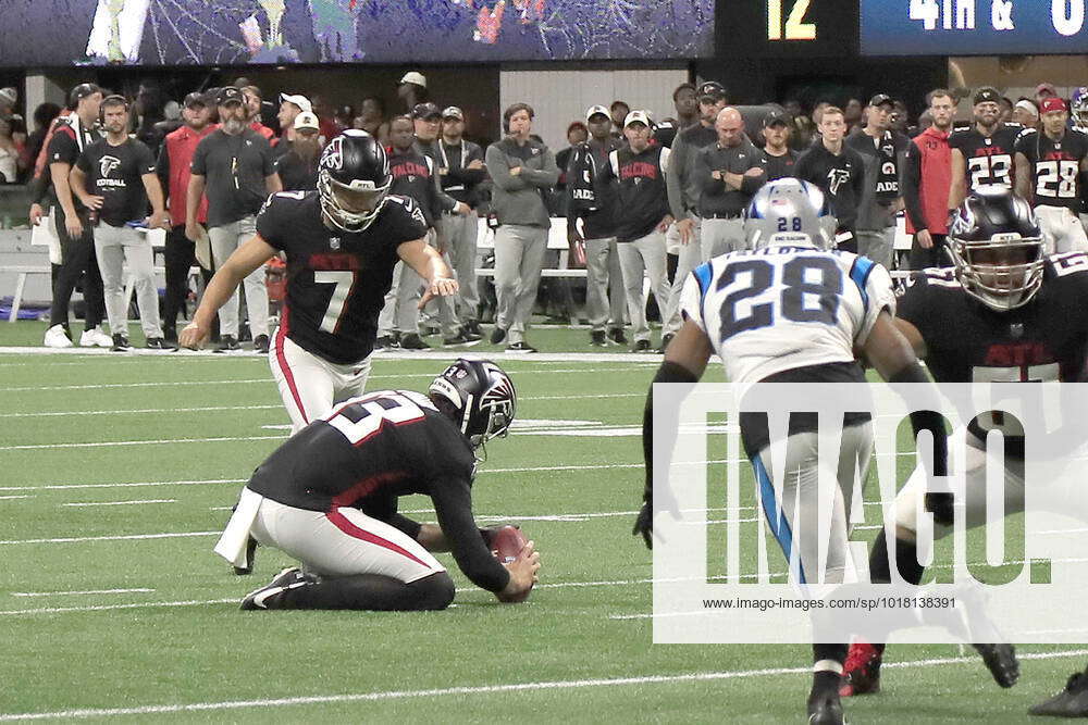 ATLANTA, GA - OCTOBER 30: Atlanta Falcons Place Kicker Younghoe Koo (7 ...