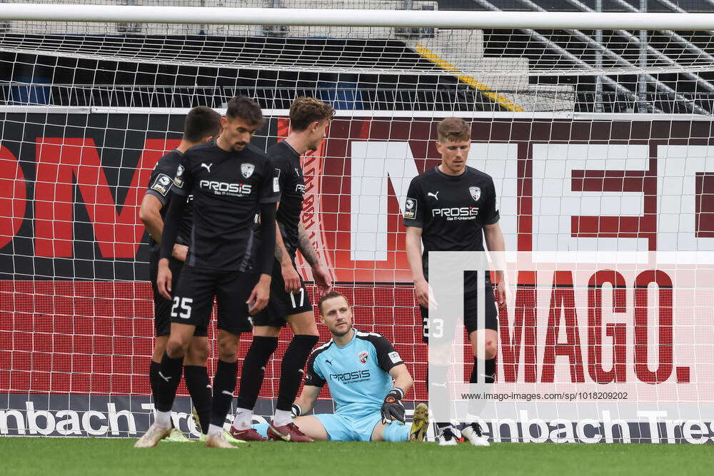 3. Liga; SC Verl - FC Ingolstadt 04; Torwart Marius Funk (1, FCI) Am ...