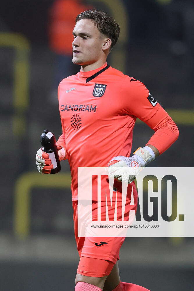 Anderlecht's goalkeeper Bart Verbruggen pictured during a soccer