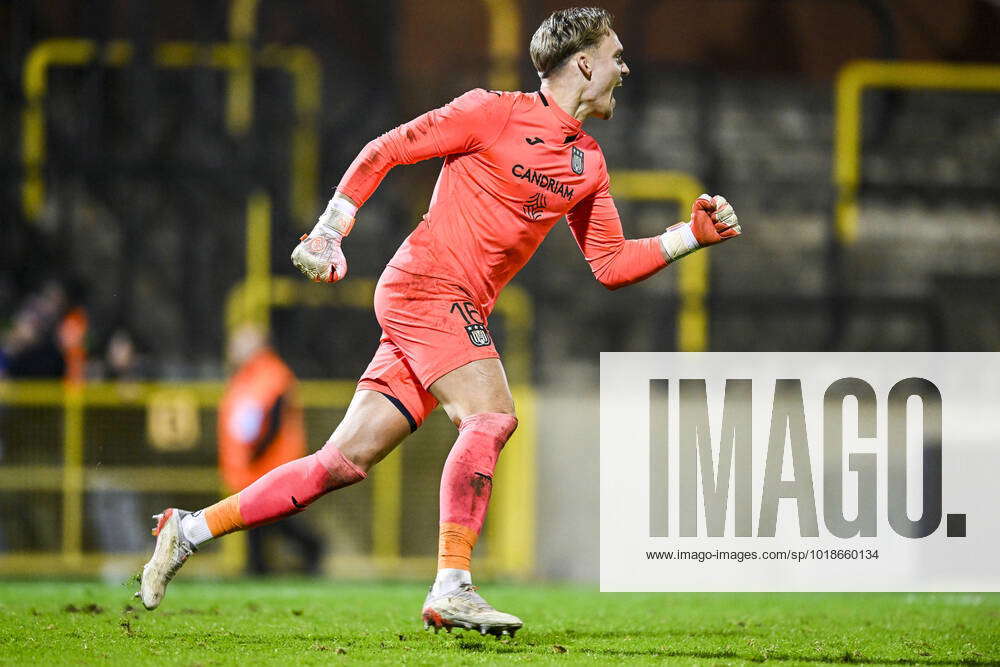 Anderlecht's goalkeeper Bart Verbruggen pictured during a soccer