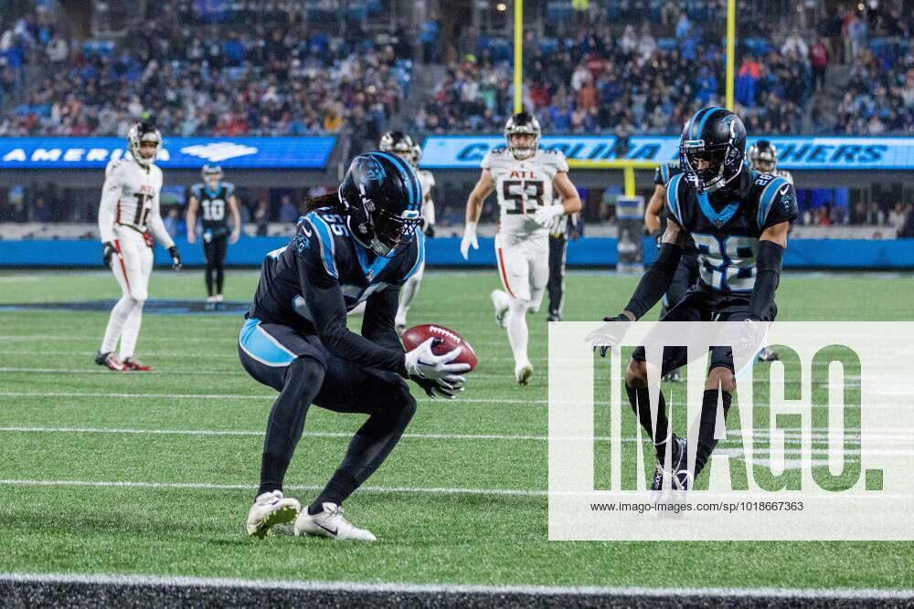 Carolina Panthers linebacker Cory Littleton (55) plays against the San  Francisco 49ers during an NFL football game on Sunday, Oct. 9, 2022, in  Charlotte, N.C. (AP Photo/Jacob Kupferman Stock Photo - Alamy