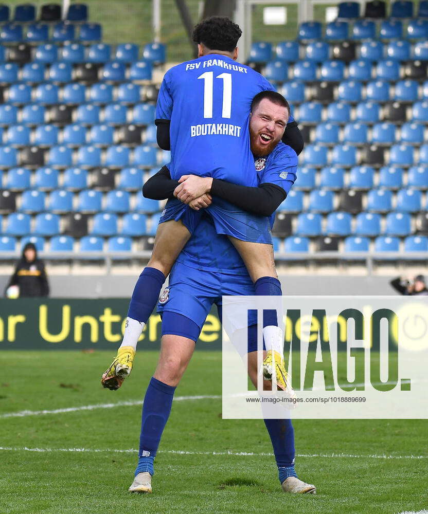 12 11 2022, xokbx, Fussball Regionalliga Suedwest, FSV Frankfurt SGV Freiberg, v l Tim Weissmann