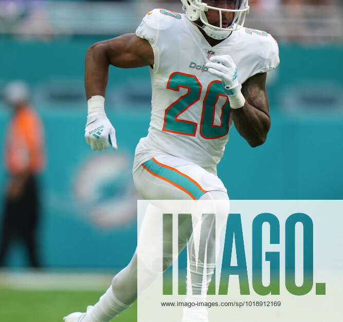 MIAMI GARDENS, FL - NOVEMBER 13: Miami Dolphins cornerback Justin Bethel  (20) covers a kick during t