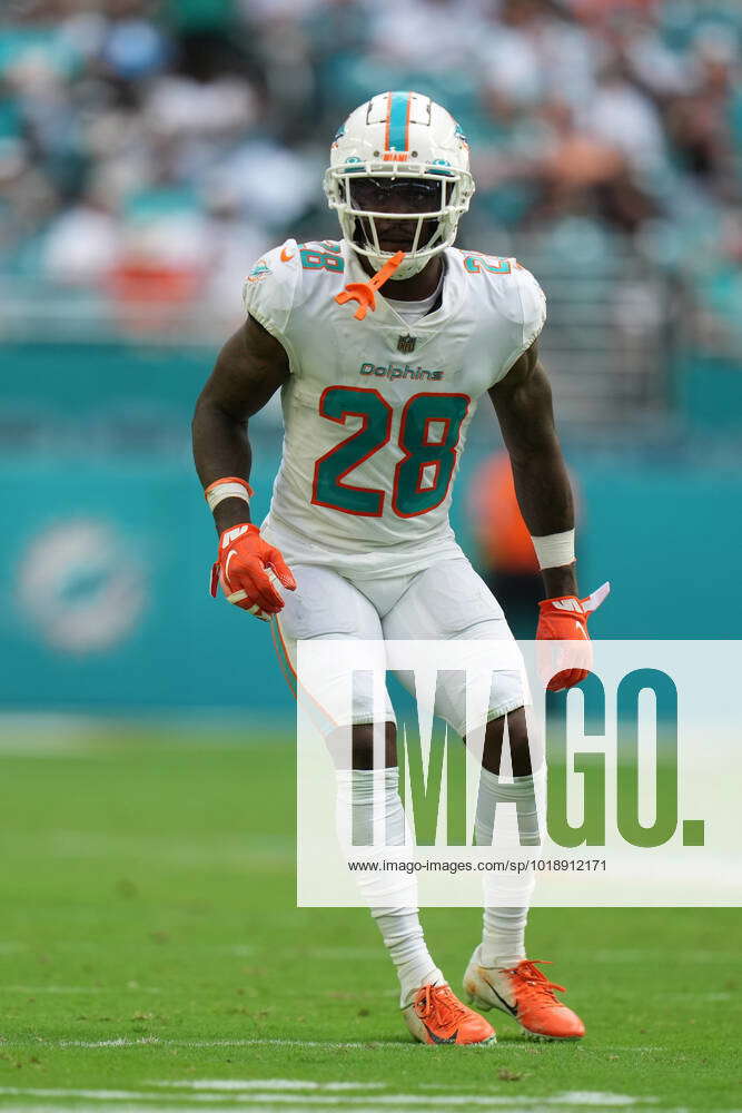 MIAMI GARDENS, FL - NOVEMBER 13: Miami Dolphins cornerback Kader Kohou (28)  defends in the