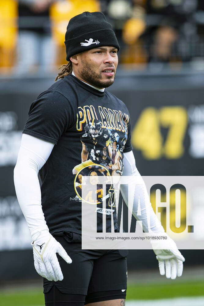 PITTSBURGH, PA - NOVEMBER 13: New Orleans Saints safety Tyrann Mathieu (32)  warms up before the national football league game between the New Orleans  Saints and the Pittsburgh Steelers on November 13