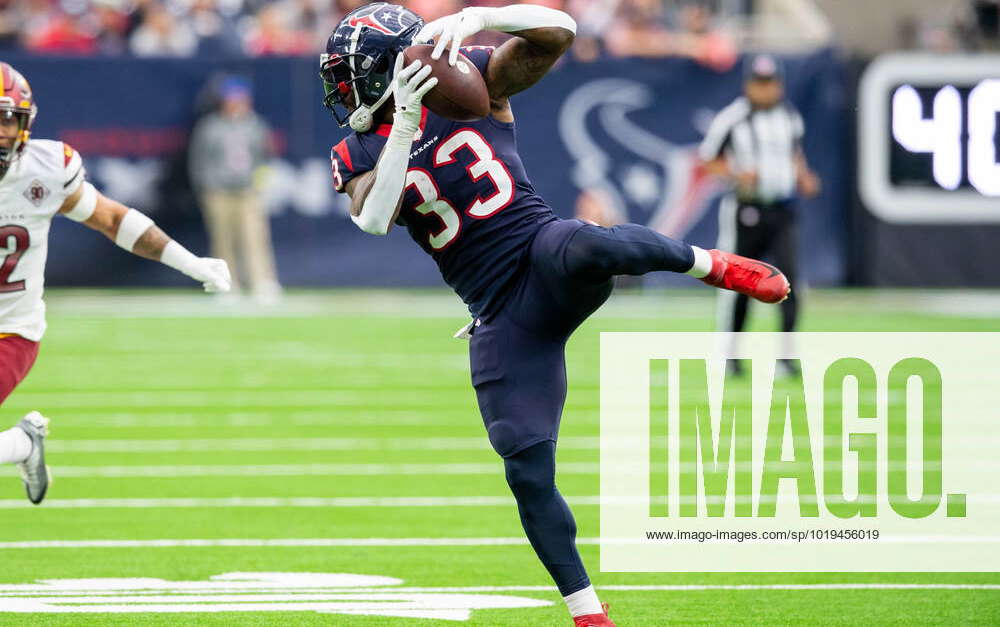 November 20, 2022: Houston Texans running back Dare Ogunbowale (33) makes a  catch during a game between the Washington Commanders and the Houston Texans  in Houston, TX. ..Trask Smith/CSM/Sipa USA(Credit Image: ©