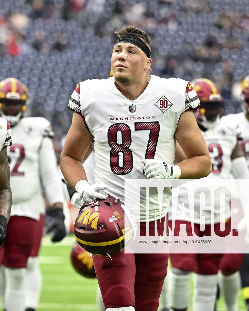 November 20, 2022, Houston, Texas, USA: Washington Commanders tight end  John Bates (87) jogs off