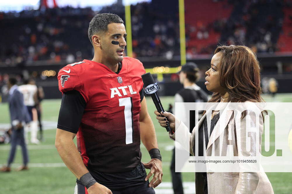 ATLANTA, GA - NOVEMBER 20: Fox Sports reporter Pam Oliver interviews Atlanta  Falcons quarterback Mar