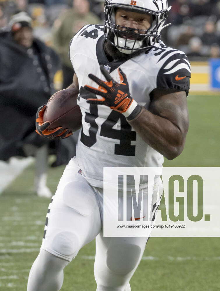 Cincinnati Bengals running back Samaje Perine (34) laughs before