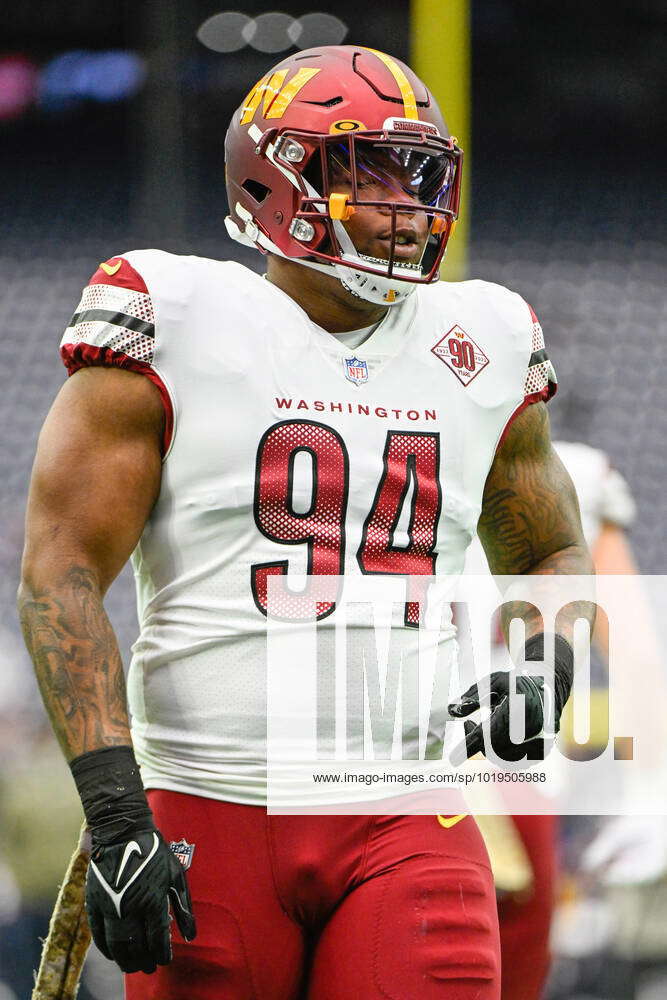 HOUSTON, TX - NOVEMBER 20: Washington Commanders defensive tackle Daron  Payne (94) warms up before t