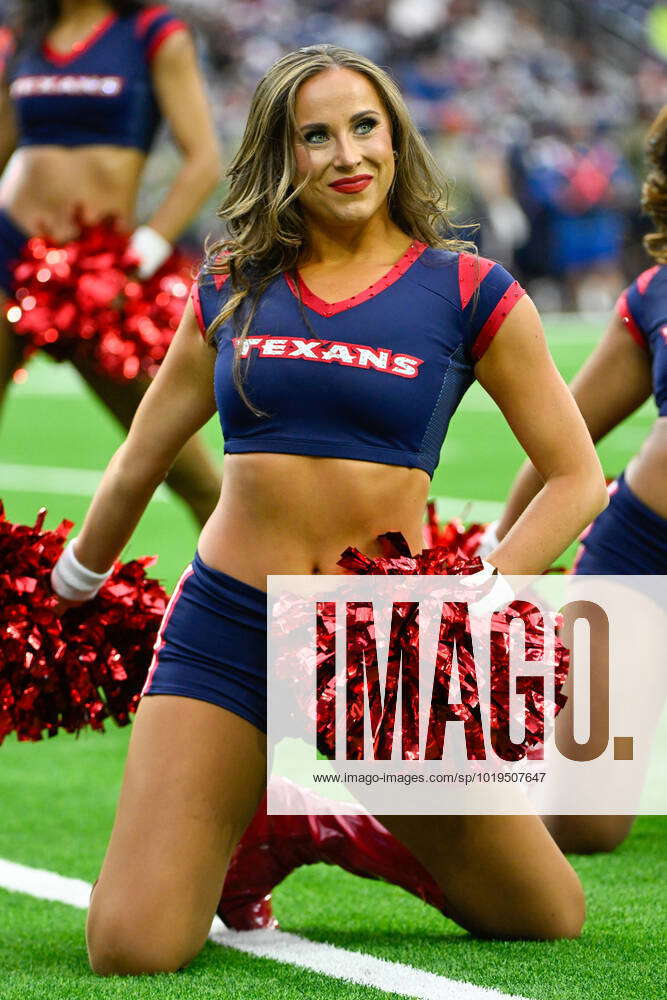 HOUSTON, TX - NOVEMBER 20: Houston Texans Cheerleaders rev up the crowd  during the football game bet