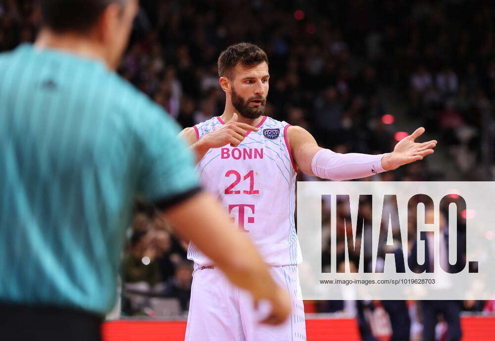 Leon Kratzer (Bonn) , BCL Gruppe B, Telekom Baskets Bonn Vs AEK Athen ...