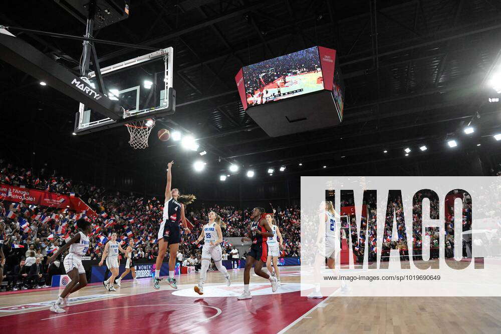 Marine Fauthoux France Dans Larena De Saint Etienne M Tropole Basketball France Vs Finlande